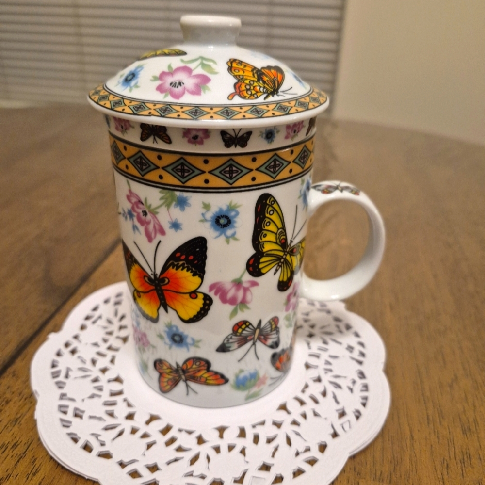 Porcelain Tea Cup with Lid, Infuser, Strainer  10 oz